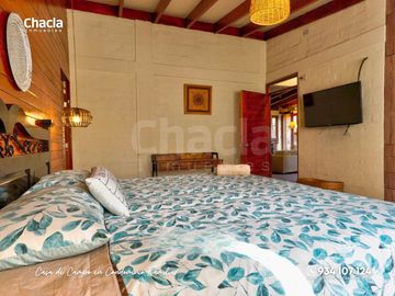 Casa de campo con jardín, chimenea y jacuzzi en Chaclacayo