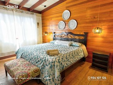 Casa de campo con jardín, chimenea y jacuzzi en Chaclacayo