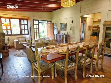 Casa de campo con jardín, chimenea y jacuzzi en Chaclacayo