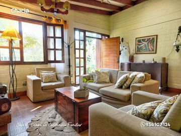 Casa de campo con jardín, chimenea y jacuzzi en Chaclacayo