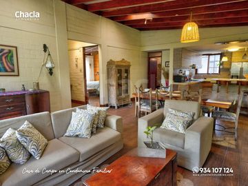 Casa de campo con jardín, chimenea y jacuzzi en Chaclacayo