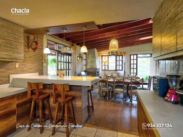 Casa de campo con jardín, chimenea y jacuzzi en Chaclacayo