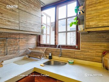 Casa de campo con jardín, chimenea y jacuzzi en Chaclacayo