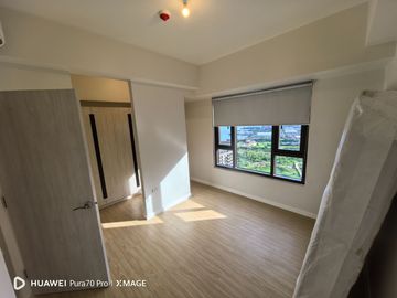 Mandani Bay Suites Tower 2 3BR Penthouse 131sqm Parking Maids Mandaue