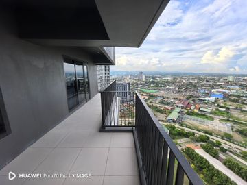 Mandani Bay Suites Tower 2 3BR Penthouse 131sqm Parking Maids Mandaue