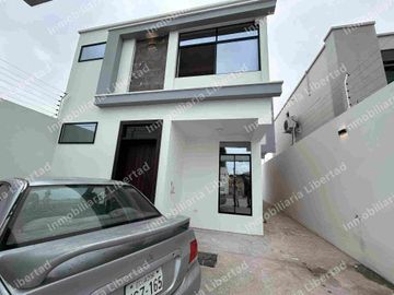 Se vende casa por estrenar fuera de urbanización