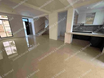 Se vende casa por estrenar fuera de urbanización