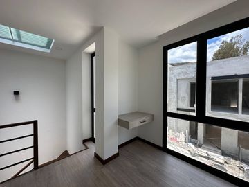 En venta casa elegante de 3 dormitorios en condominio privado en Challuabamba - Cuenca