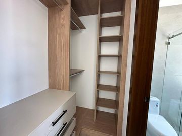 En venta casa elegante de 3 dormitorios en condominio privado en Challuabamba - Cuenca