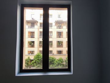 Best Value in Newport City! 1BR Condo at Sarasota | 50 sqm | RFO | Rent-to-Own Available