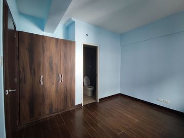 Best Value in Newport City! 1BR Condo at Sarasota | 50 sqm | RFO | Rent-to-Own Available