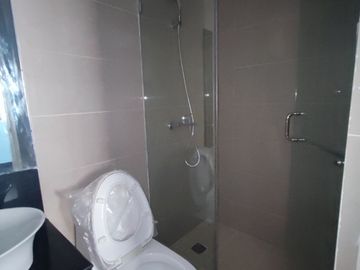 Best Value in Newport City! 1BR Condo at Sarasota | 50 sqm | RFO | Rent-to-Own Available