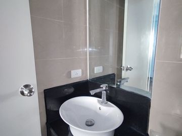 Best Value in Newport City! 1BR Condo at Sarasota | 50 sqm | RFO | Rent-to-Own Available