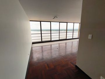 Arriendo departamento ,pleno Malecon , vista al rio .