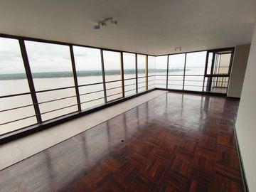 Arriendo departamento ,pleno Malecon , vista al rio .