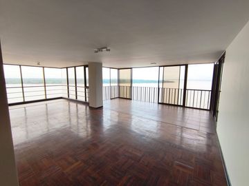 Arriendo departamento ,pleno Malecon , vista al rio .