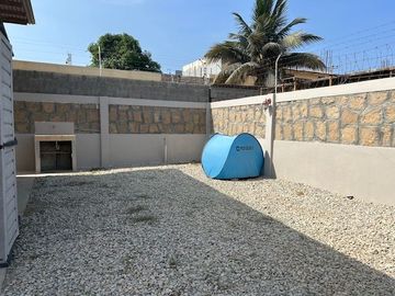 CASA DE UNA PLANTA CONFORMADA POR 3 SUITES INDEPENDIENTES EN SALINAS