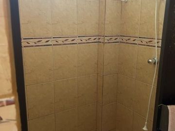 CASA DE UNA PLANTA CONFORMADA POR 3 SUITES INDEPENDIENTES EN SALINAS