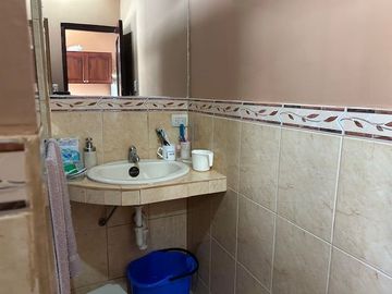 CASA DE UNA PLANTA CONFORMADA POR 3 SUITES INDEPENDIENTES EN SALINAS