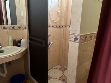 CASA DE UNA PLANTA CONFORMADA POR 3 SUITES INDEPENDIENTES EN SALINAS