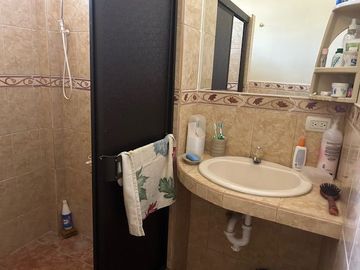 CASA DE UNA PLANTA CONFORMADA POR 3 SUITES INDEPENDIENTES EN SALINAS