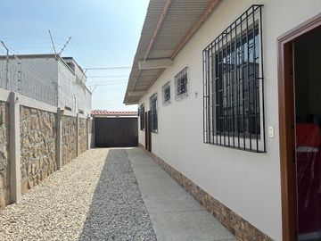 CASA DE UNA PLANTA CONFORMADA POR 3 SUITES INDEPENDIENTES EN SALINAS