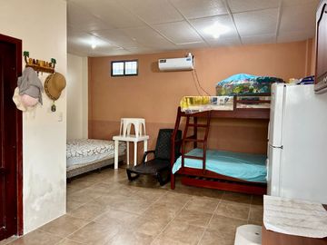 CASA DE UNA PLANTA CONFORMADA POR 3 SUITES INDEPENDIENTES EN SALINAS