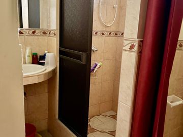 CASA DE UNA PLANTA CONFORMADA POR 3 SUITES INDEPENDIENTES EN SALINAS