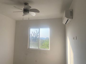 Hermosa Casa en Apodaca , Privada con Alberca