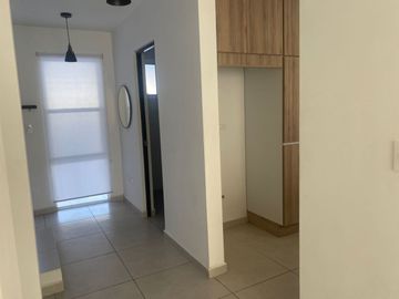 Hermosa Casa en Apodaca , Privada con Alberca