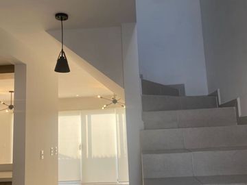 Hermosa Casa en Apodaca , Privada con Alberca