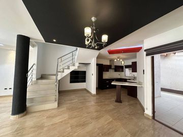 Casa En Venta de 3 dormitorios con frente a la vía sector Medio Ejido - Cuenca