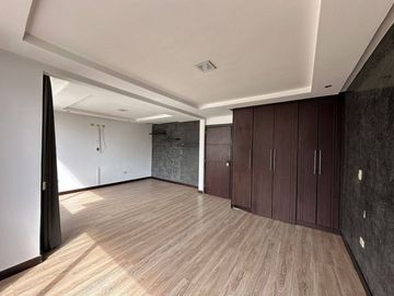 Casa En Venta de 3 dormitorios con frente a la vía sector Medio Ejido - Cuenca