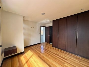 Casa En Venta de 3 dormitorios con frente a la vía sector Medio Ejido - Cuenca