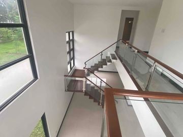 5 Bedrooms House for Sale