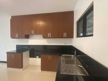 5 Bedrooms House for Sale