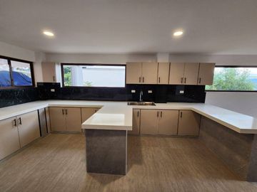 Casa nueva En Venta en Urbanización Privada en Challuabamba - Cuenca