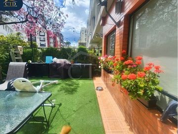 Vendo departamento con patio y 2 garajes Sector Bellavista