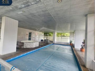 Vendo departamento con patio y 2 garajes Sector Bellavista