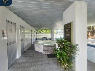 Vendo departamento con patio y 2 garajes Sector Bellavista
