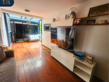 Vendo departamento con patio y 2 garajes Sector Bellavista