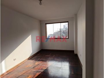 1145696 🌆 Práctica Casa Urbana – Espacio Compacto, Comodidad Total