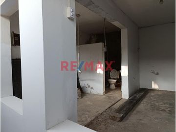 1145696 🌆 Práctica Casa Urbana – Espacio Compacto, Comodidad Total