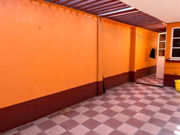VENDO BONITA CASA BIEN UBICADA EN RIO MEDIO DE UN NIVEL