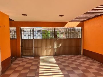 VENDO BONITA CASA BIEN UBICADA EN RIO MEDIO DE UN NIVEL