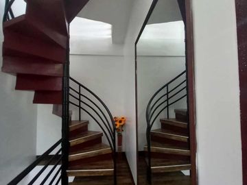 PRE-OWNED HOUSE & LOT FOR SALE IN TAGAYTAY CITY WITH AIRBNB BUSINESS-MC