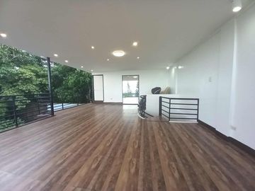 PRE-OWNED HOUSE & LOT FOR SALE IN TAGAYTAY CITY WITH AIRBNB BUSINESS-MC