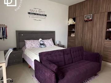 CASA EN VENTA DE UN PISO TOTALMENTE EQUIPADA CON ALBERCA