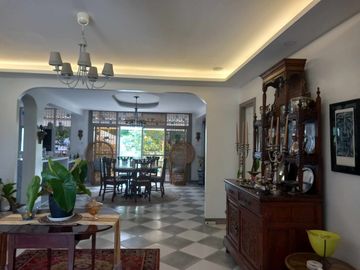 PRE-OWNED HOUSE & LOT IN TAGAYTAY CITY-MC