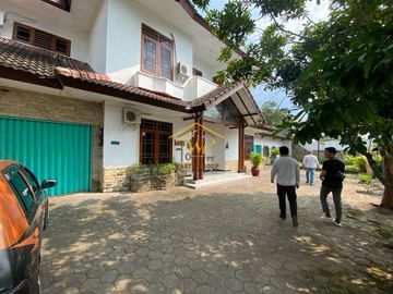 RUMAH MEWAH TANAH LUAS DEKAT SMK NEGERI 1 DEPOK